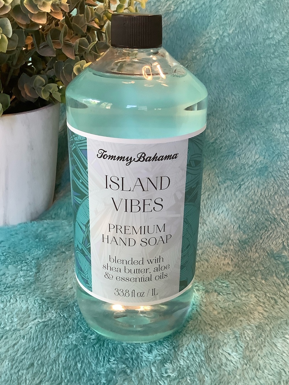 Tommy Bahama Scented Island Vibes Premium Hand Soap Refill, NWT XL 33.8oz. - Picture 7 of 10